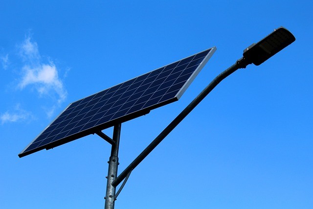solar-lights-using-a-solar-panel-to-generate-electricity