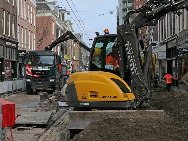 using-electric-construction-technology