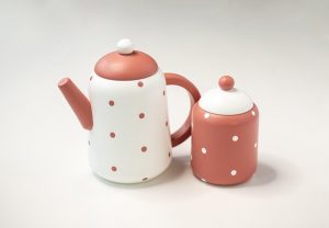 avoid-plastic-kettles-and-cups-for-microplastic-pollution-reduction